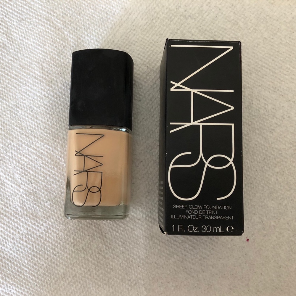 ★ NARS Sheer Glow Foundation | Shade- Light Fiji ★